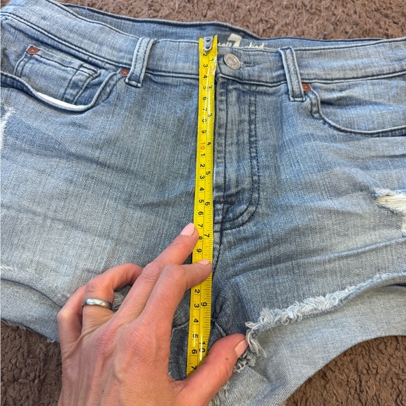 7 For All Mankind Denim Jean Shorts Light Wash Cut Off Distressed High Rise 30 - Picture 6 of 7
